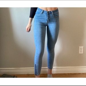 FASHION NOVA LIGHT BLUE SKINNY JEANS